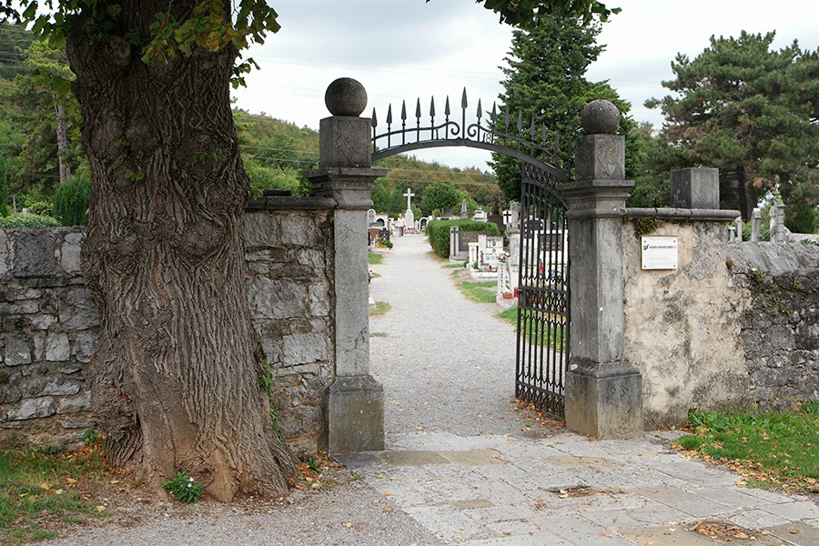 Sežansko pokopališče
